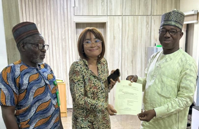 Housing Ministry Hands over Housing Allocation to Efan Ekoku, represented by his niece, Lisa Jenifer Nwagbogun
