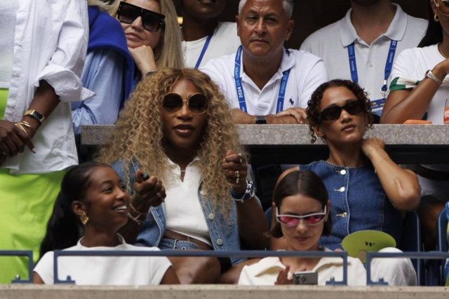 Serena Williams (L) watches the match between Jannik Sinner of Italy and Christopher O'Connell of Australia, during the third round of the US Open Tennis Championships at the USTA Billie Jean King National Tennis Center in Flushing Meadows, New York, USA,