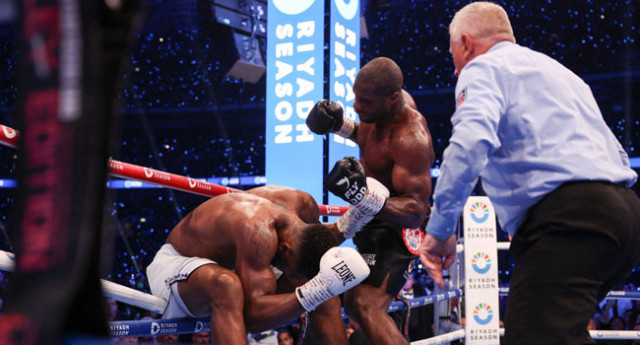 Britain’s Anthony Joshua (L) defends against Britain’s Daniel Dubois during their heavyweight boxing match for the IBF world title at Wembley Stadium in London on September 21, 2024