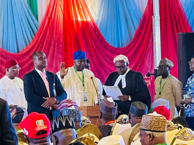 Prof. Yilwatda Nentawe takes the oath of office as the All Progressives Congress' substantive National Chairman
