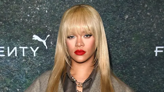 Rihanna Breaks Record, Sells Over 1 Million Albums Despite Music Hiatus