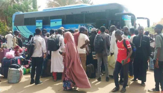 Foreigners leaving Khartoum