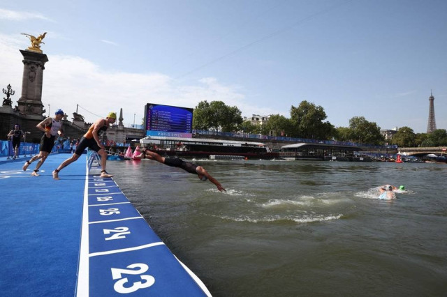 Athletes compete in the swimming stage in the Seine during the men's individual triathlon at the Paris 2024 Olympic Games in central Paris on July 31, 2024.