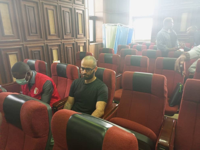 Tigran Gambaryan in court with an EFCC operative