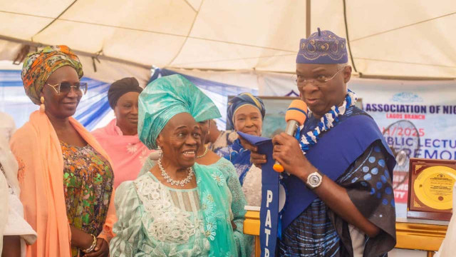 Former Minister of Works and Housing, Mr. Babatunde Raji Fashola SAN, decorating mother of Chief of Staff to President Bola Ahmed Tinubu, Alhaja Lateefat Olufunke Gbajabiamila, as one of the patrons of the Muslim Association of Nigeria (MAN), during the a