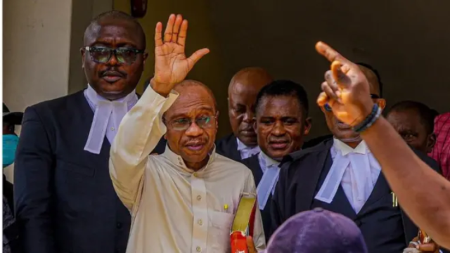 Photo of Godwin Emefiele with lawyers