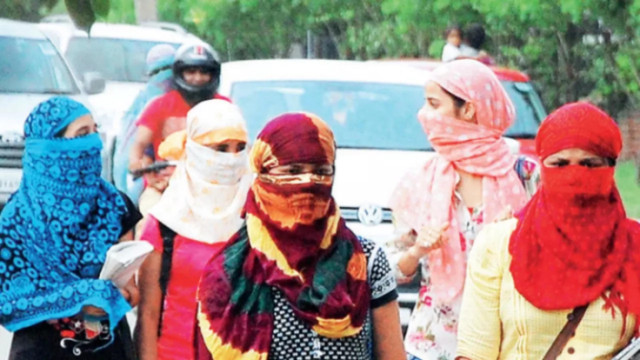 Photo of women in New Delhi as the nation face a high temperature rise