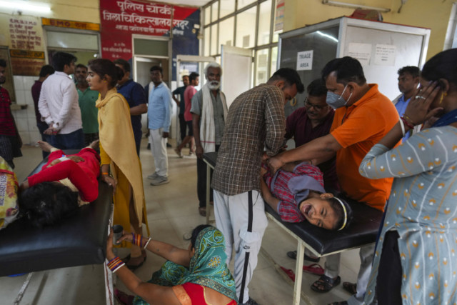 Photo of India citizens affected by heatwaves in the hospital
