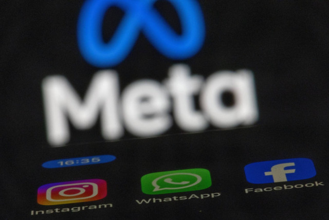 The Instagram, Facebook and WhatsApp apps can be seen on the display of a smartphone, in front of the logo of Meta.