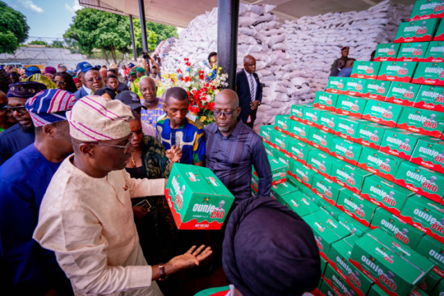 Governor Babajide Sanwo-Olu and others with the palliative